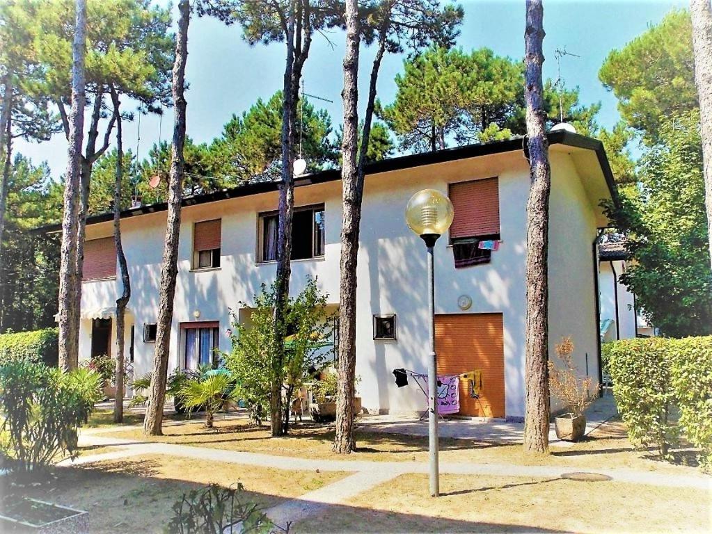 Green Holiday Village With Pool Bibione Exterior foto