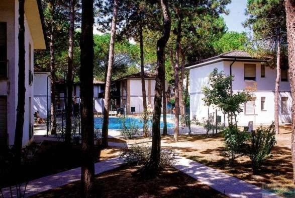 Green Holiday Village With Pool Bibione Exterior foto